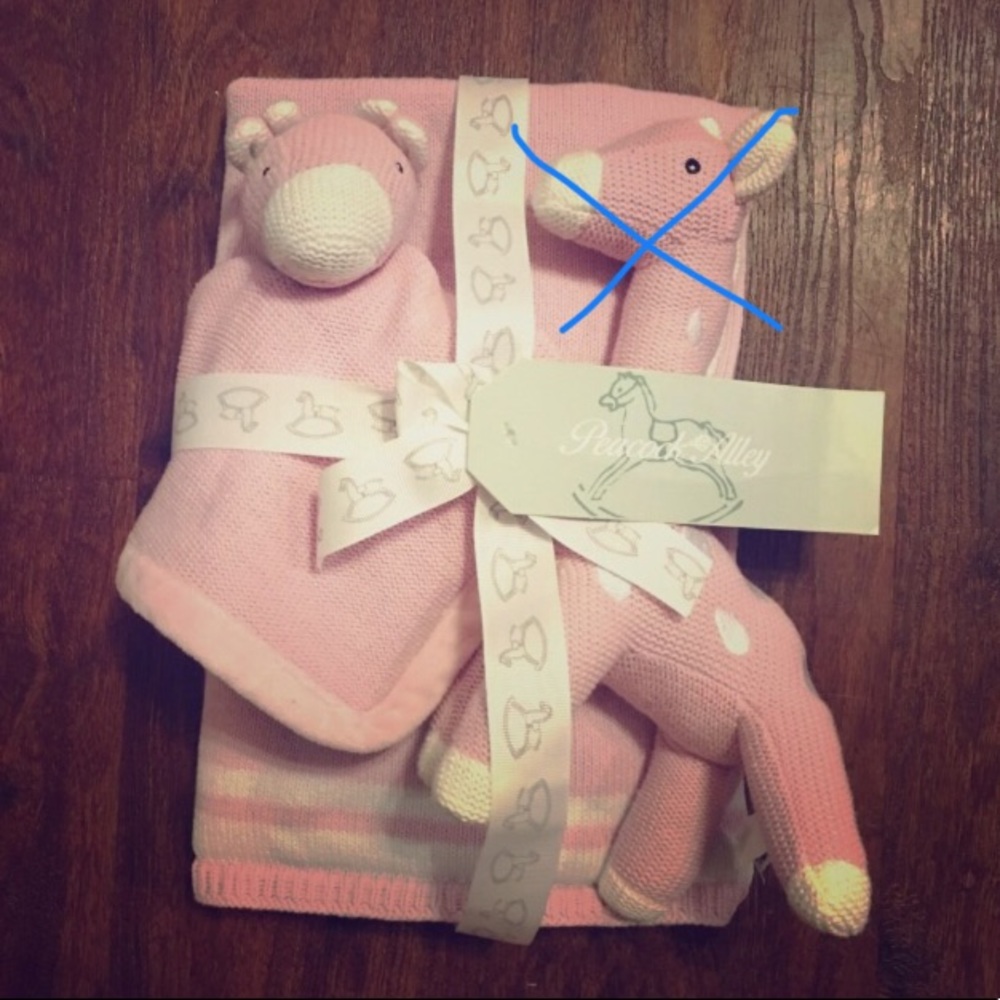 Peacock Alley Pink Giraffe Luxury Gift Set